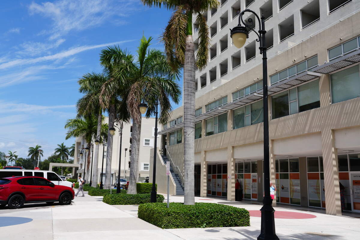A Hialeah-owned mixed-use complex includes residential and commercial spaces, with the city offering free rent for its 27 commercial units. Mayor Bryan Calvo says the initiative is aimed at reshaping the corridor by attracting businesses such as restaurants, coffee shops, yoga and spa studios, and gyms.